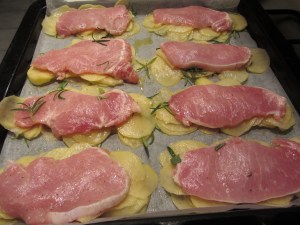 patate crude in teglia con carne