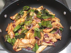 pipi e patate in padella